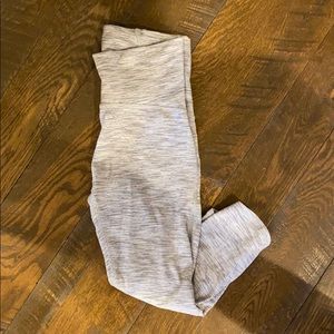 Heathered grey lululemon cropped legginings
